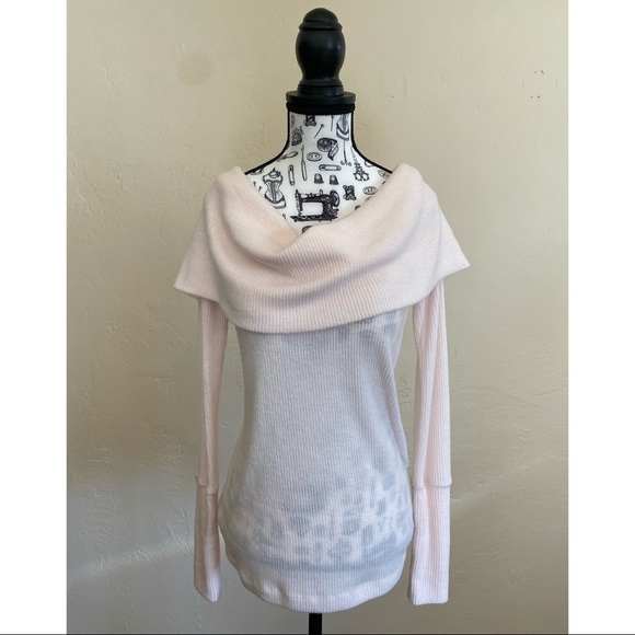 Elegant Off-Shoulder Ribbed Knit Top - Picture 2 of 10